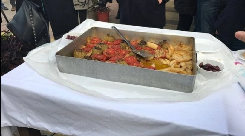 Συγκέντρωση της ΠΟΕΔΗΝ με… γεμιστά στο Λοιμωδών